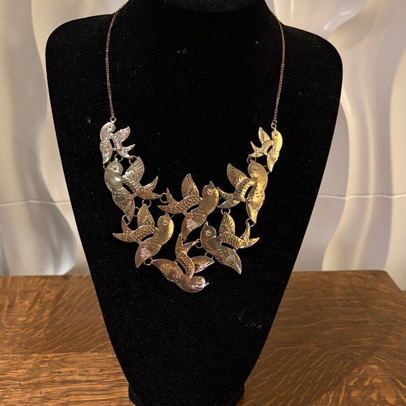 Jewelry - Elegant Gold Bird Necklace